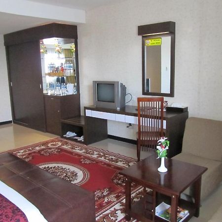 Antares Hotel Medan Exterior photo