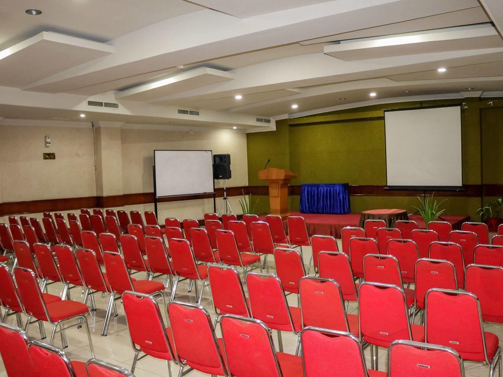 Antares Hotel Medan Exterior photo